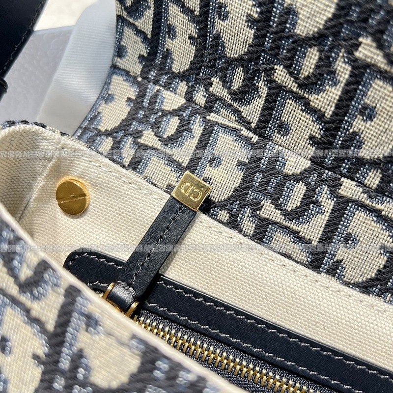 디올오블리크베사체스몰백  20260403-165108-004루.jpg