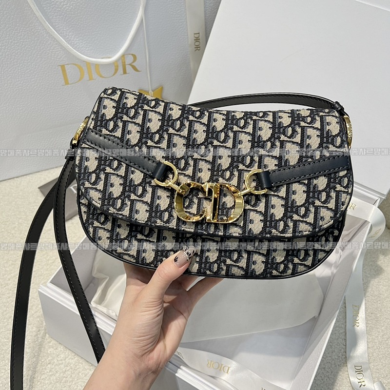 디올오블리크베사체스몰백  20260403-165108-005루.jpg