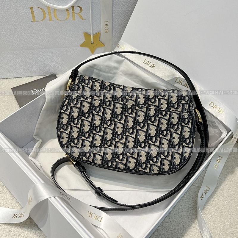 디올오블리크베사체스몰백  20260403-165108-008루.jpg