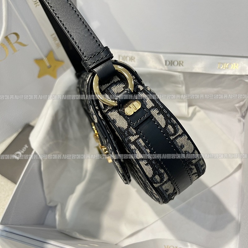 디올오블리크베사체스몰백  20260403-165108-009루.jpg