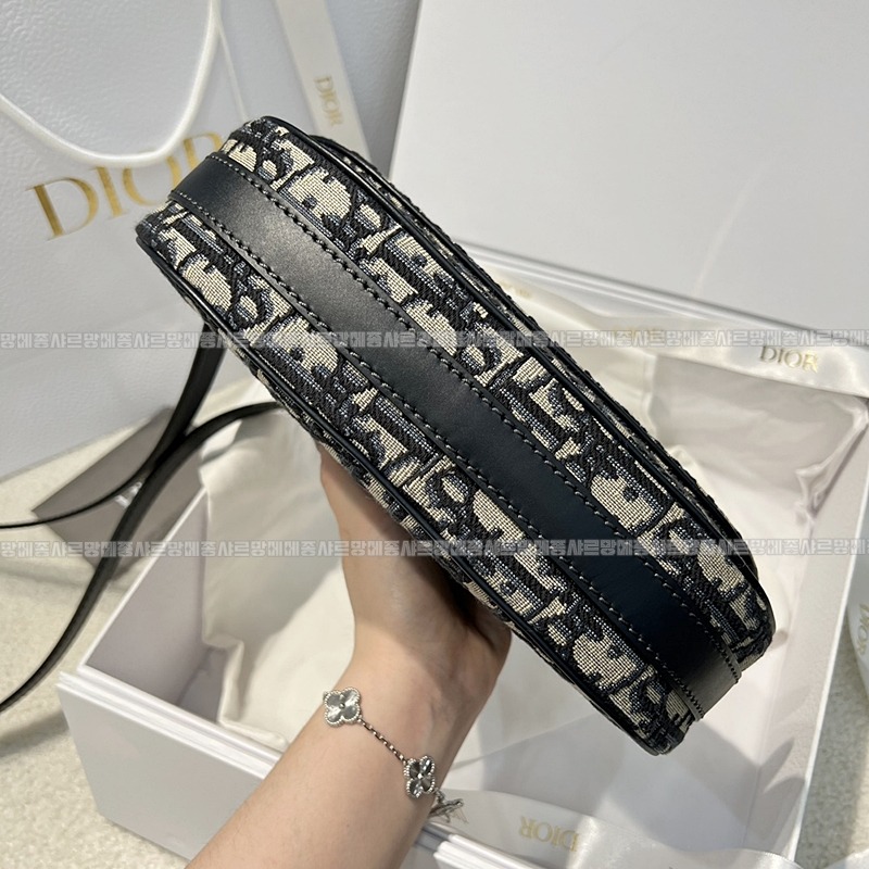 디올오블리크베사체스몰백  20260403-165109-010루.jpg