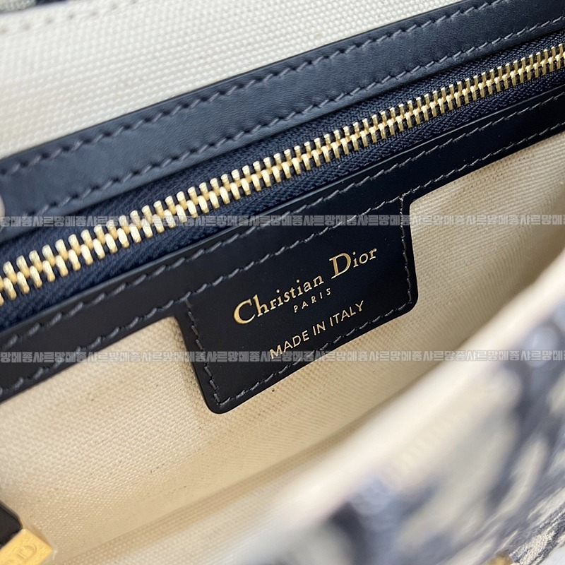 디올오블리크베사체스몰백  20260403-165109-013루.jpg