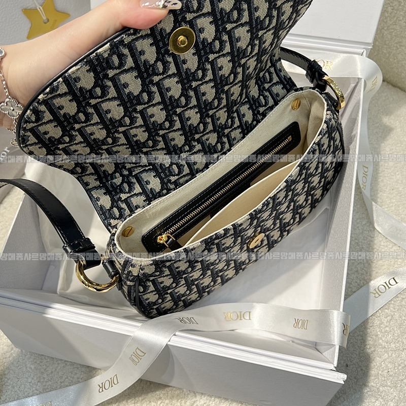 디올오블리크베사체스몰백  20260403-165109-012루.jpg