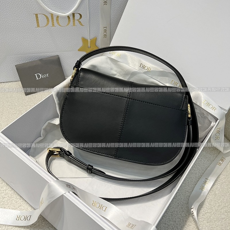 디올오블리크베사체스몰백  20260403-171406-004루.jpg