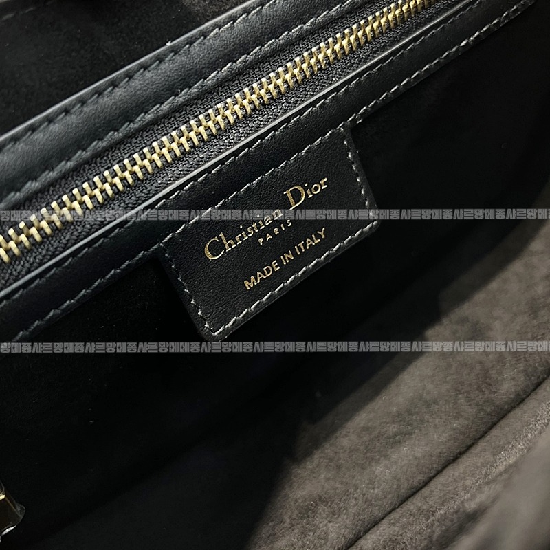 디올오블리크베사체스몰백  20260403-171406-009루.jpg