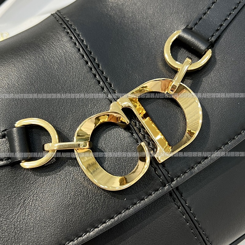 디올오블리크베사체스몰백  20260403-171406-010루.jpg