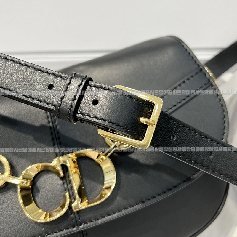 디올오블리크베사체스몰백  20260403-171406-011루.jpg