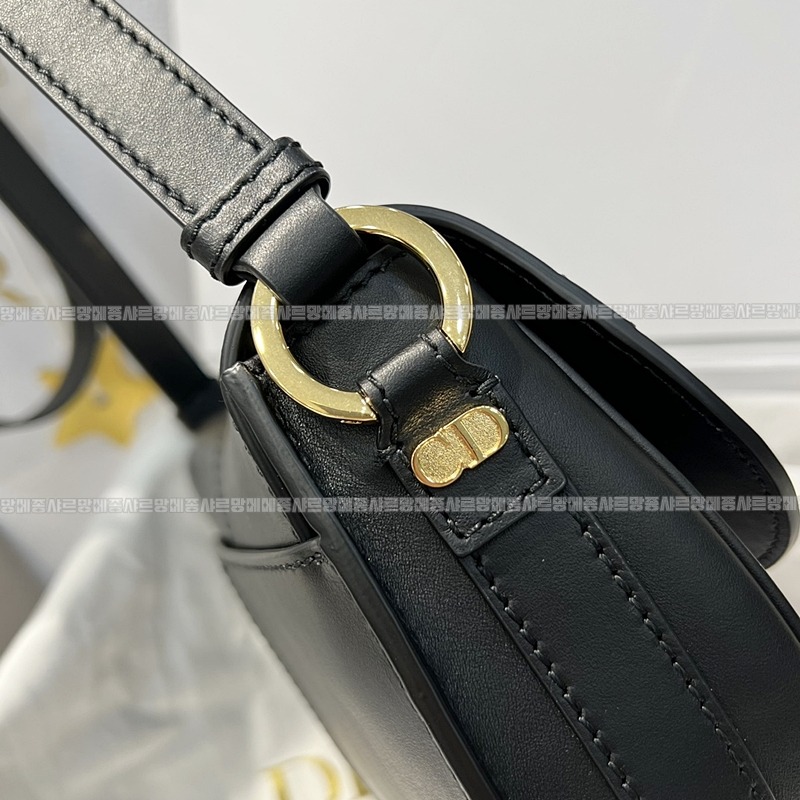 디올오블리크베사체스몰백  20260403-171407-012루.jpg