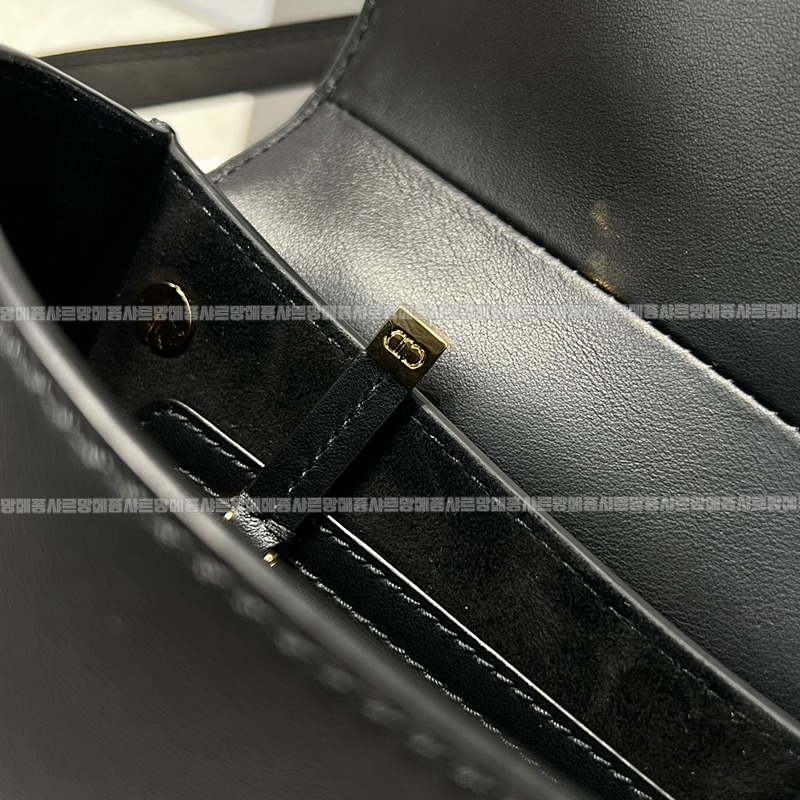 디올오블리크베사체스몰백  20260403-171407-013루.jpg