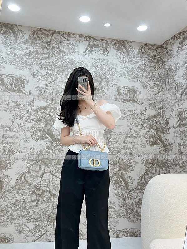 디올카로스몰백  20260403-175527-014루.jpg