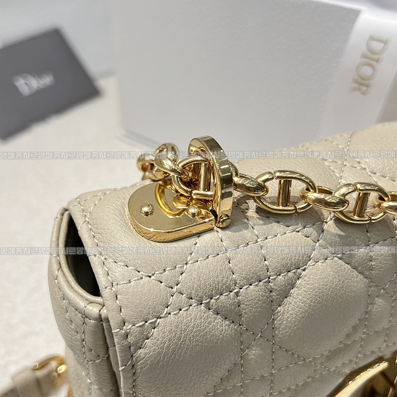 디올카로스몰백  20260403-180459-010루.jpg