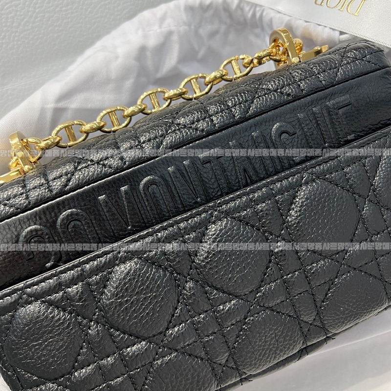 디올카로스몰백  20260403-180727-011루.jpg