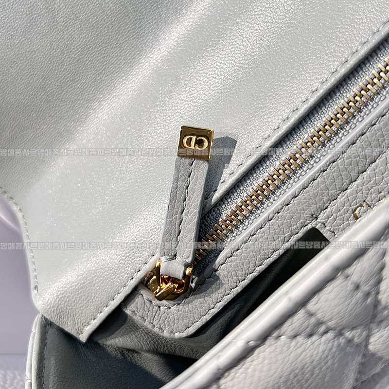 디올카로스몰백  20260403-181000-012루.jpg