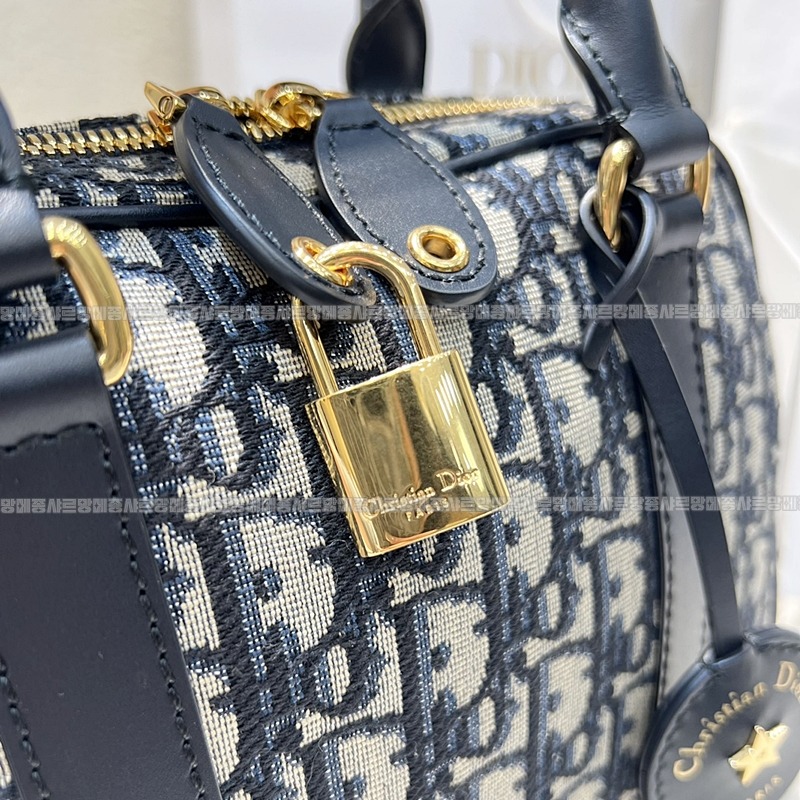 디올디바이브볼링백미디움  wsxc1775297851894_1루.jpg