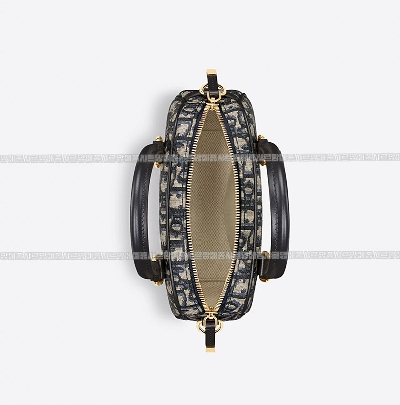 디올디바이브이스트웨스트스몰  20260404-104001-015루.jpg