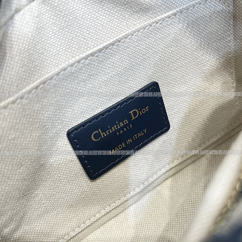 디올디바이브이스트웨스트스몰  20260404-103959-005루.jpg