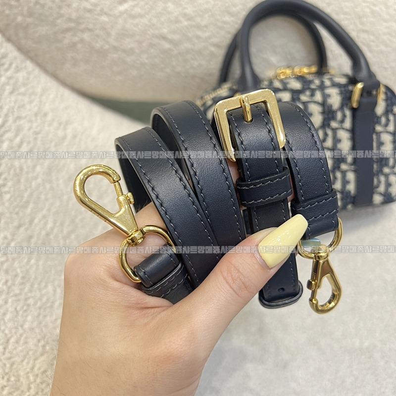 디올디바이브이스트웨스트스몰  20260404-104000-009루.jpg