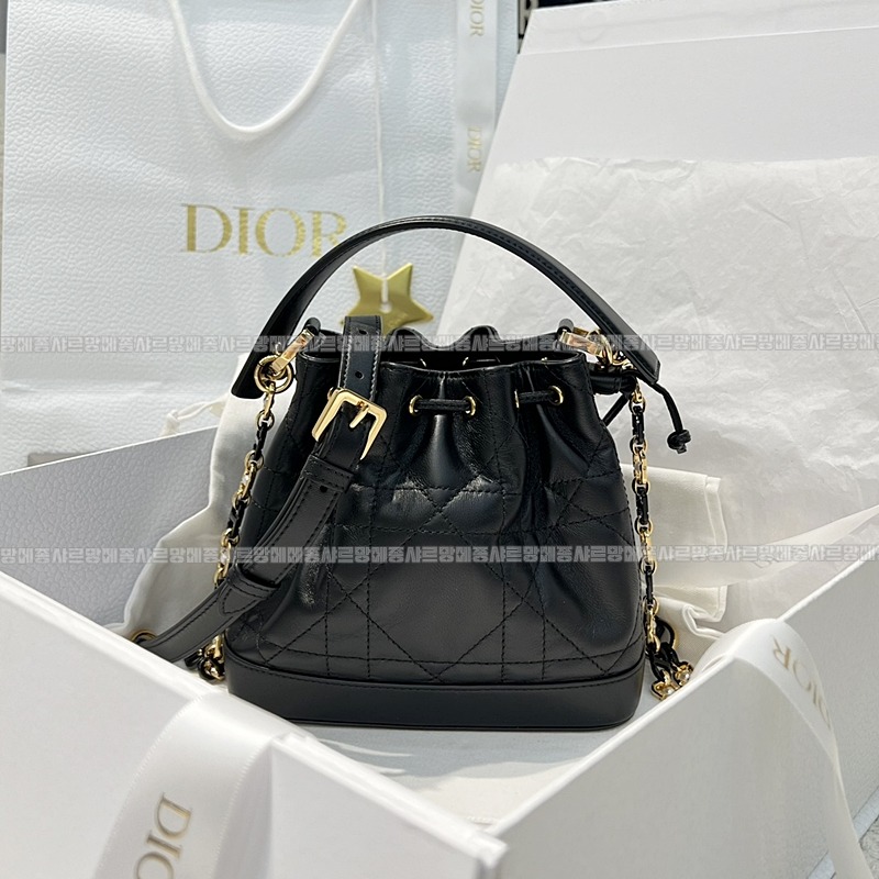 디올졸리버킷백스몰  20260404-151111-002루.jpg