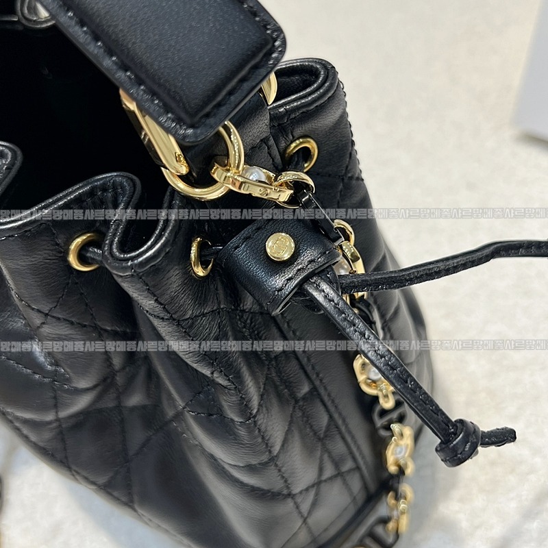 디올졸리버킷백스몰  20260404-151112-011루.jpg