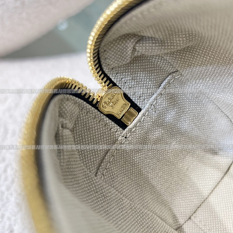 디올16글로브나노백  20260404-160419-011루.jpg