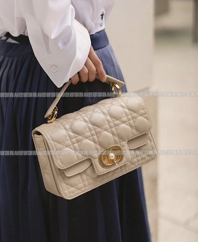 디올졸리탑핸들백스몰  20260406-104720-016루.jpg