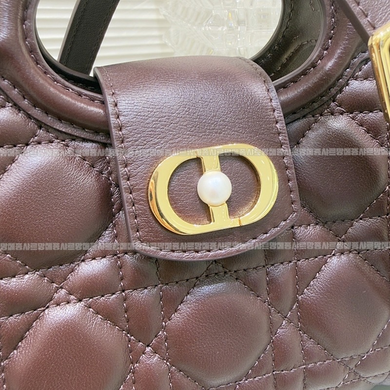 디올졸리탑핸들미니백  20260406-111530-005루.jpg