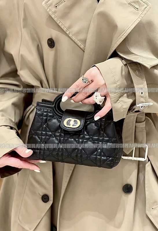 디올졸리탑핸들미니백  20260406-111955-012루.jpg