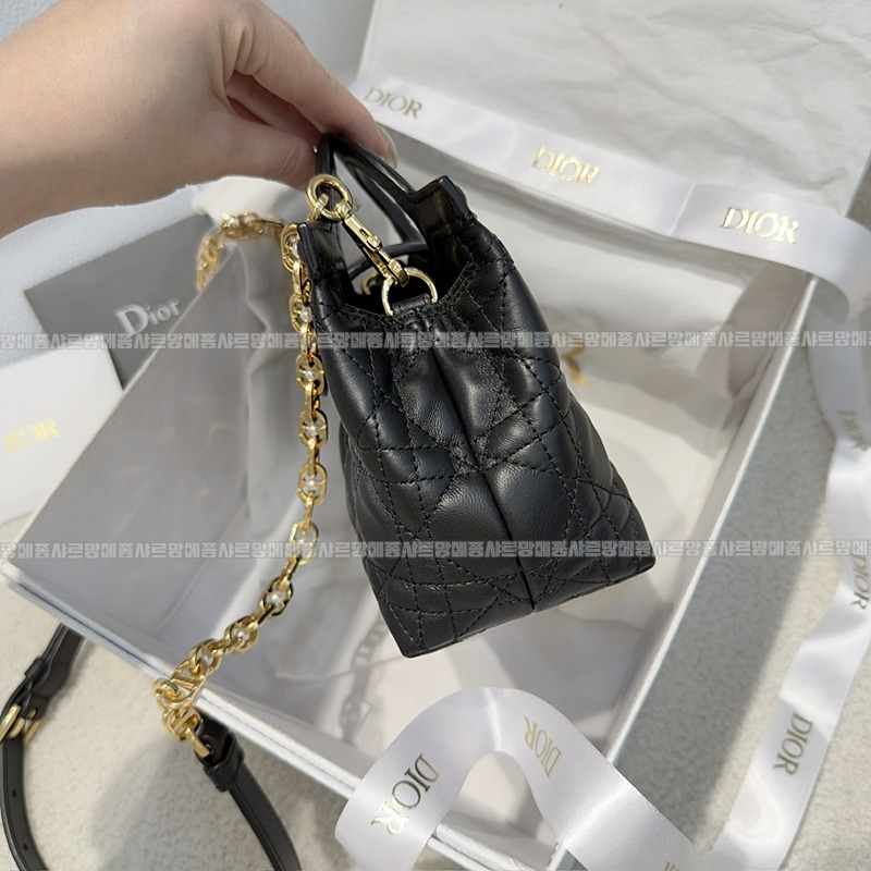 디올졸리탑핸들미니백  20260406-111953-003루.jpg