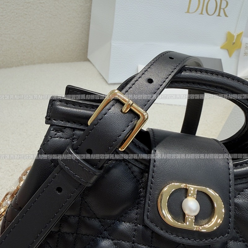 디올졸리탑핸들미니백  20260406-111954-007루.jpg