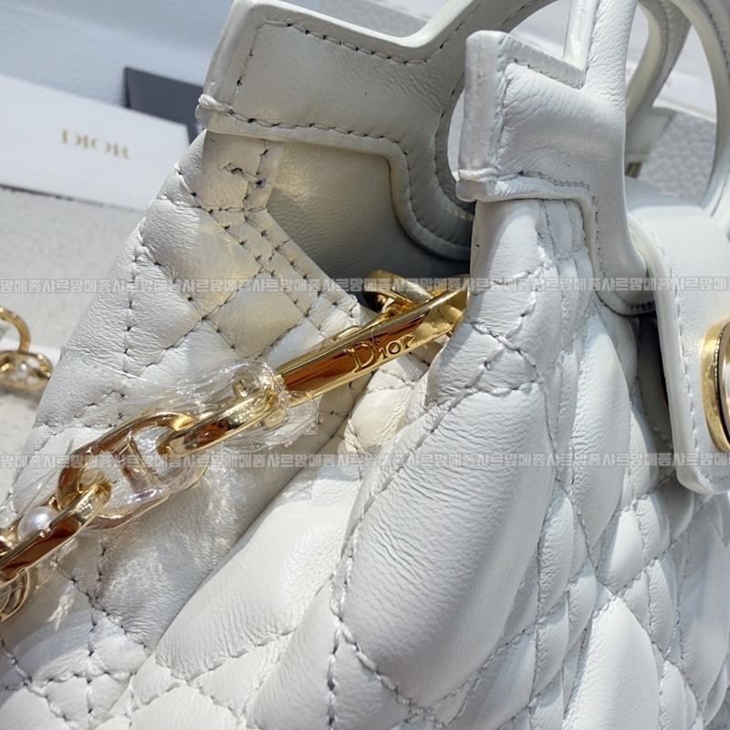 디올졸리탑핸들미니백  20260406-112206-006루.jpg