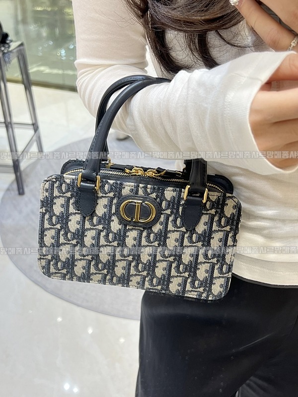 디올30몽테뉴미니닥터백  20260406-113208-018루.jpg