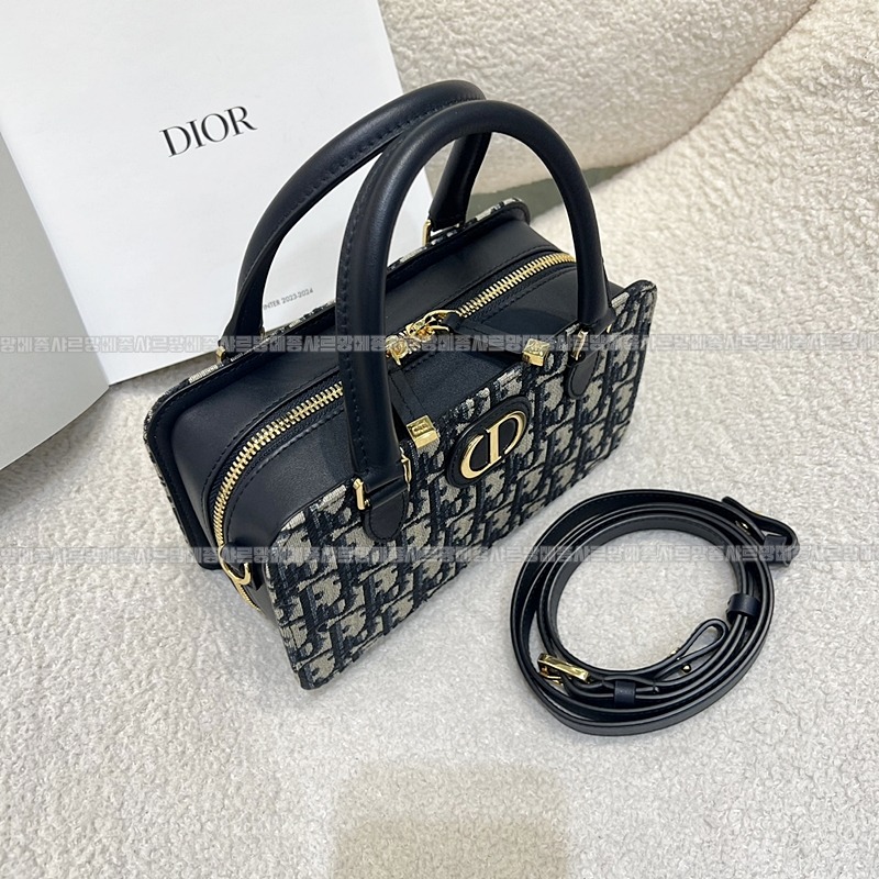 디올30몽테뉴미니닥터백  20260406-113206-006루.jpg