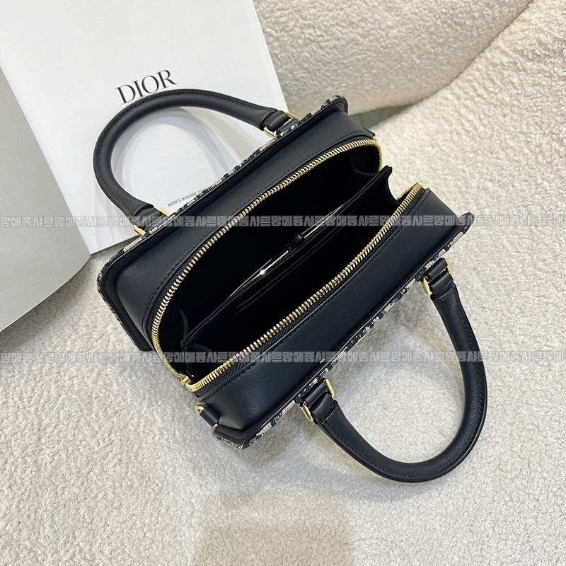 디올30몽테뉴미니닥터백  20260406-113206-007루.jpg