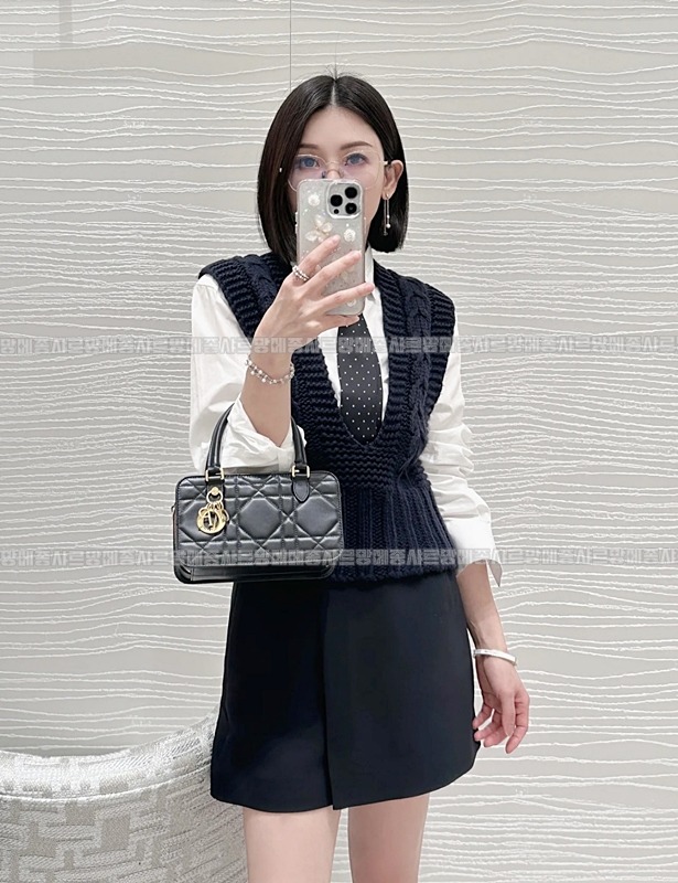 디올30몽테뉴미니닥터백  20260406-113649-015루.jpg