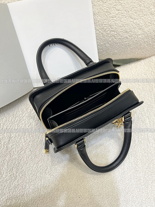 디올30몽테뉴미니닥터백  20260406-113648-008루.jpg