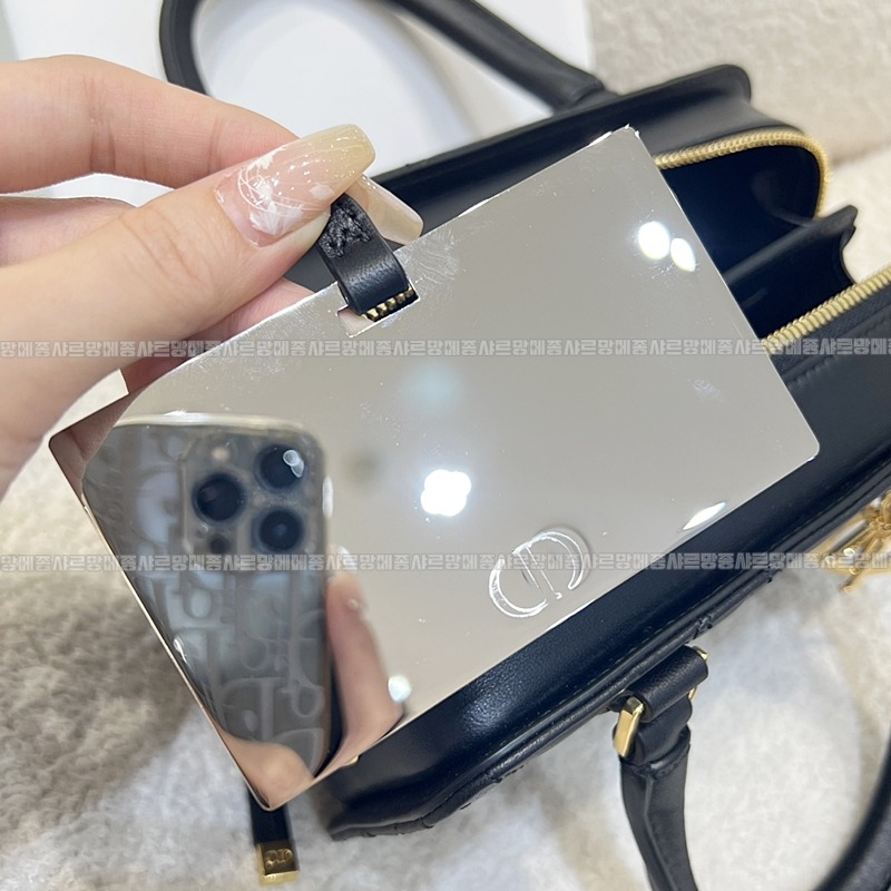 디올30몽테뉴미니닥터백  20260406-113649-014루.jpg