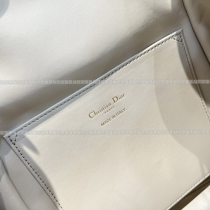 디올카로미디움백팩  20260406-132840-008루.jpg