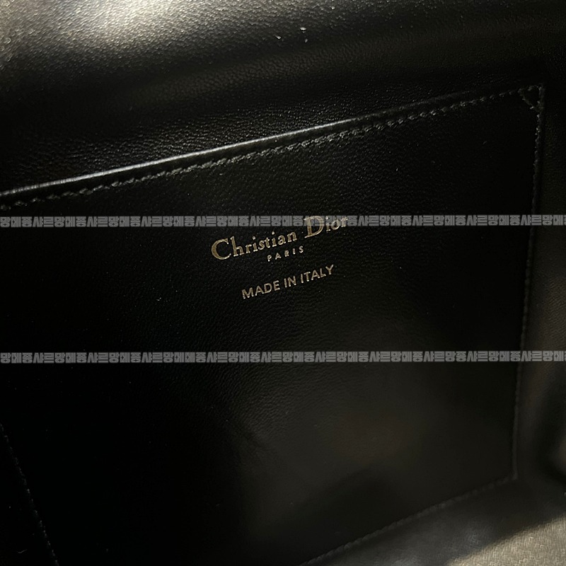 디올카로미디움백팩  20260406-144053-009루.jpg