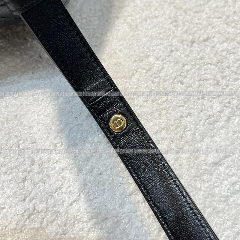 디올카로미디움백팩  20260406-144054-012루.jpg