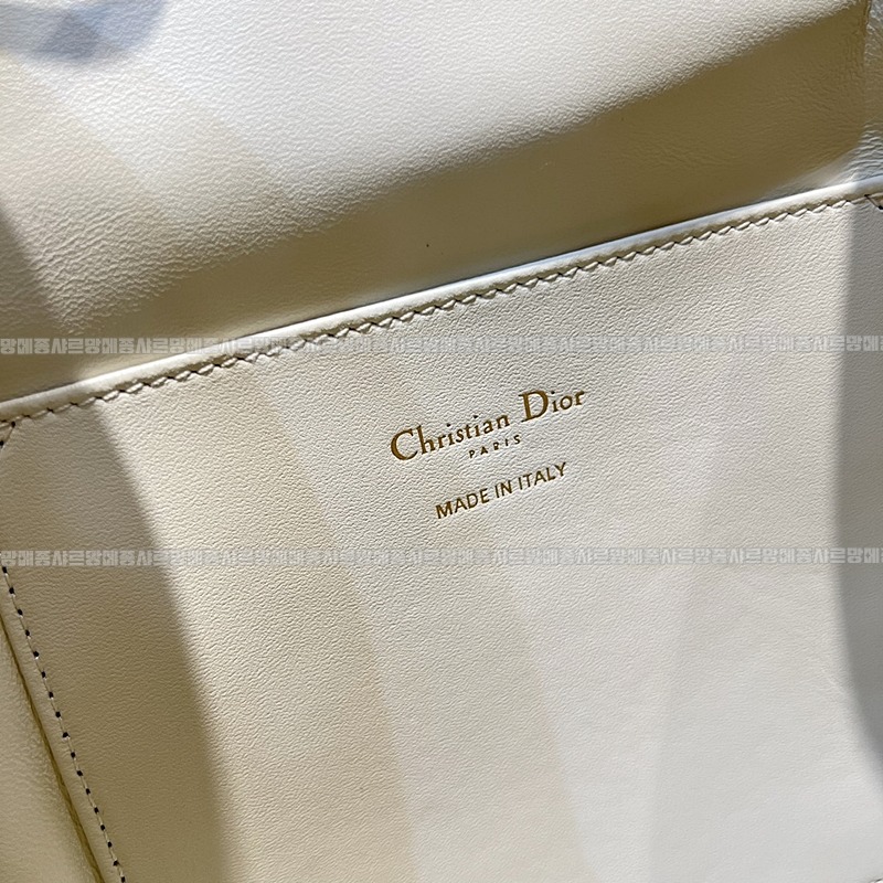 디올카로미디움백팩  20260406-144847-009루.jpg