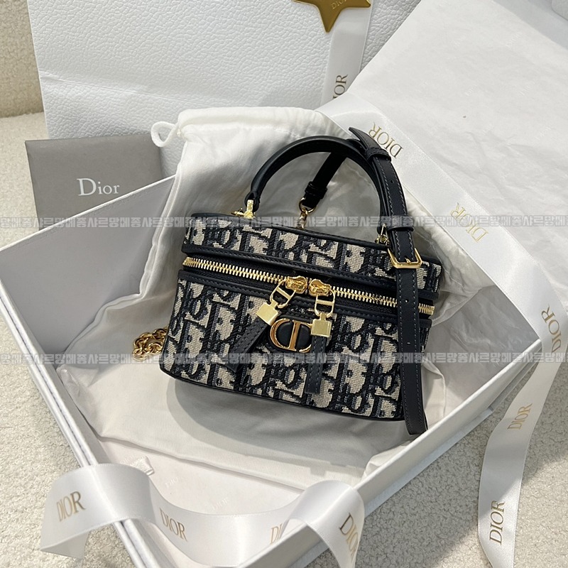 디올30몽테인미니베니티케이스   20260406-154150-002루.jpg