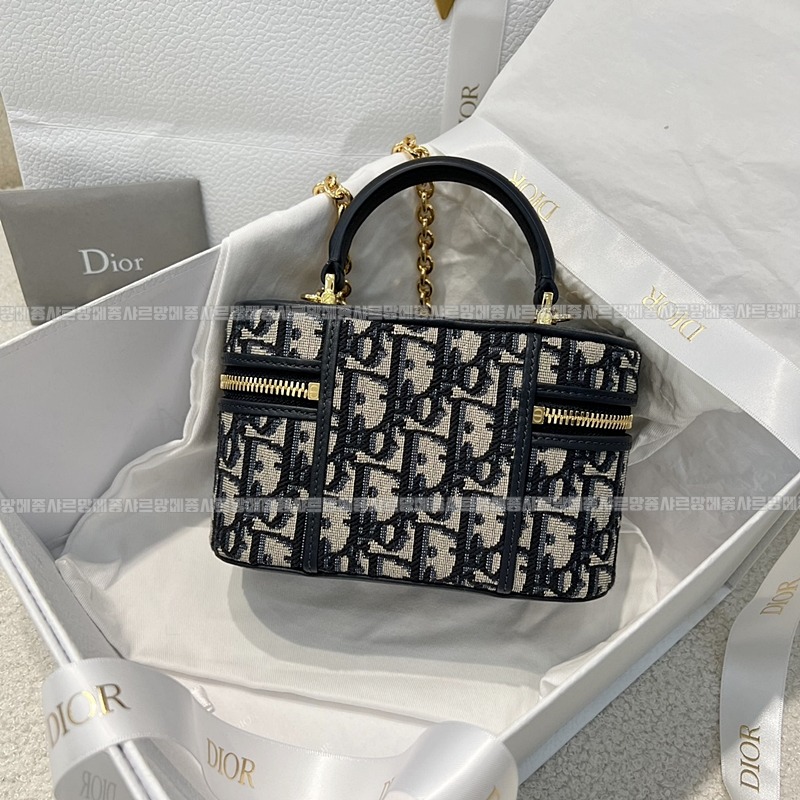 디올30몽테인미니베니티케이스   20260406-154151-004루.jpg