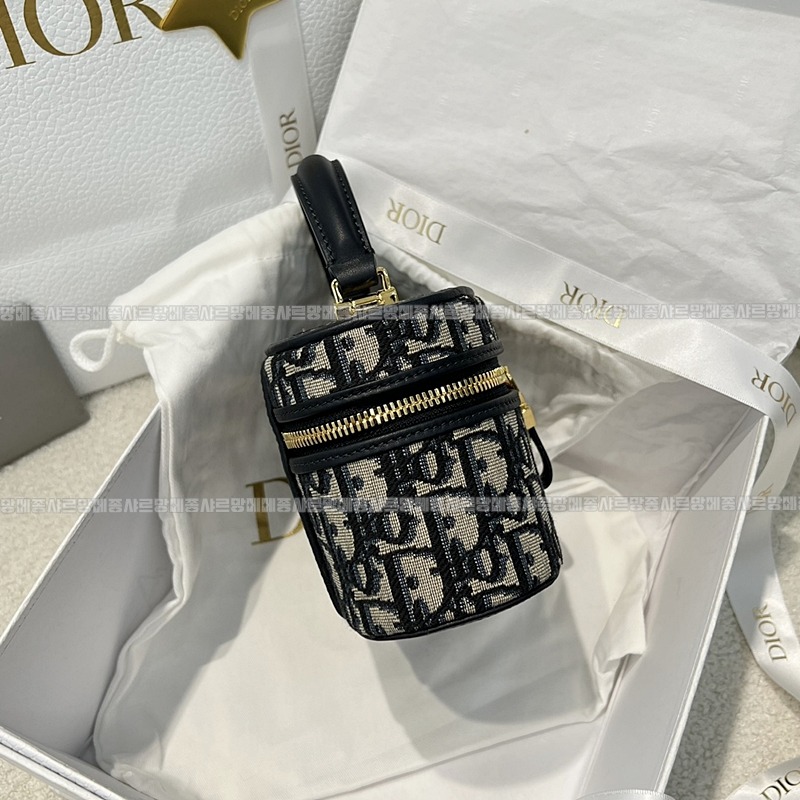 디올30몽테인미니베니티케이스   20260406-154151-005루.jpg