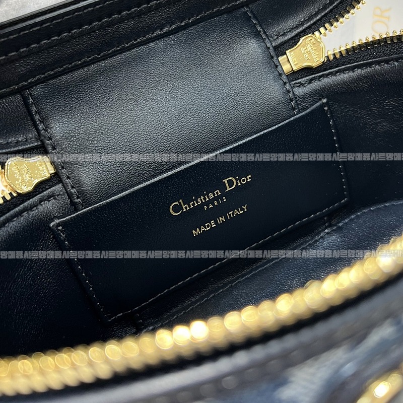 디올30몽테인미니베니티케이스   20260406-154500-009루.jpg