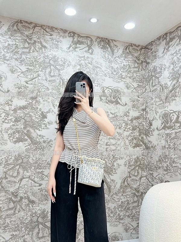 디올30몽테인드로우스트링미니   20260406-171735-013루.jpg