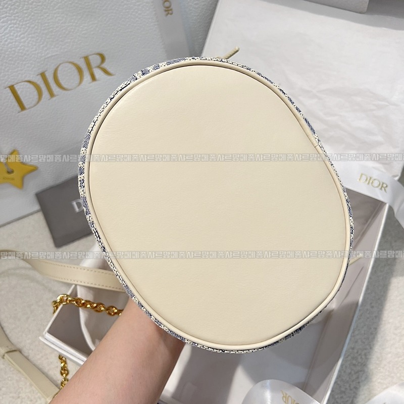 디올30몽테인드로우스트링미니   20260406-171734-004루.jpg