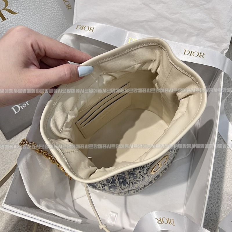 디올30몽테인드로우스트링미니   20260406-171734-008루.jpg