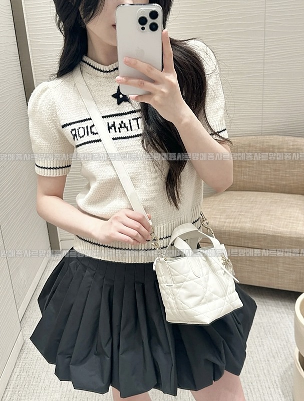 디올뚜주흐미디움버티컬토트백  20260407-111654-015루.jpg