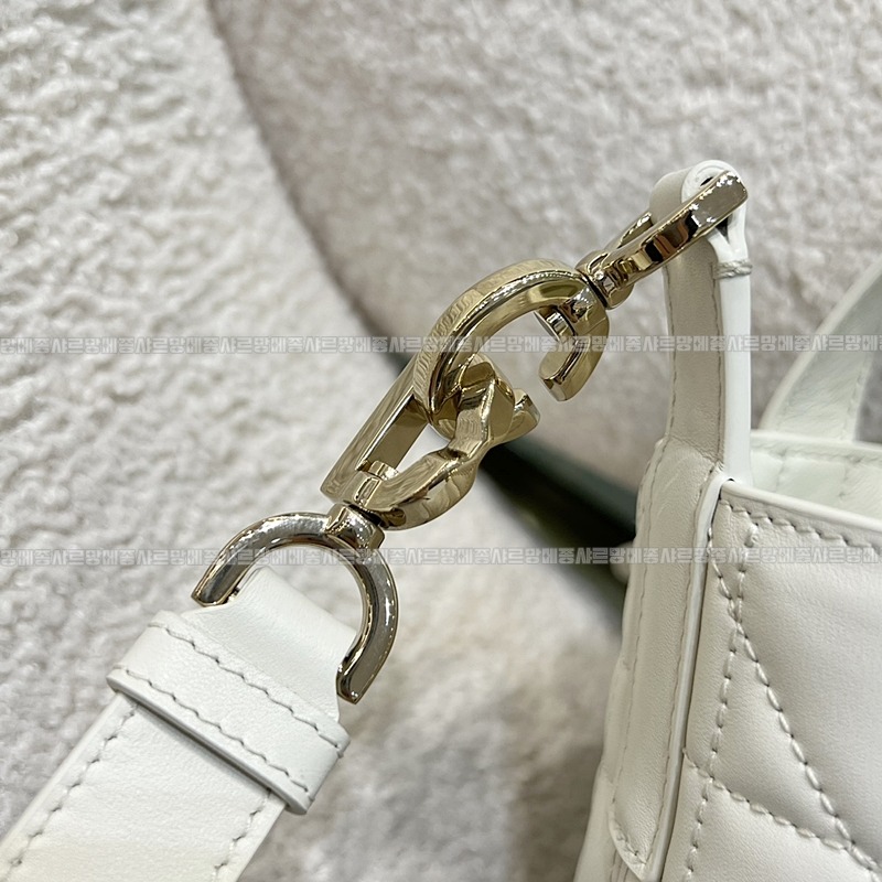 디올뚜주흐미디움버티컬토트백  20260407-111654-011루.jpg