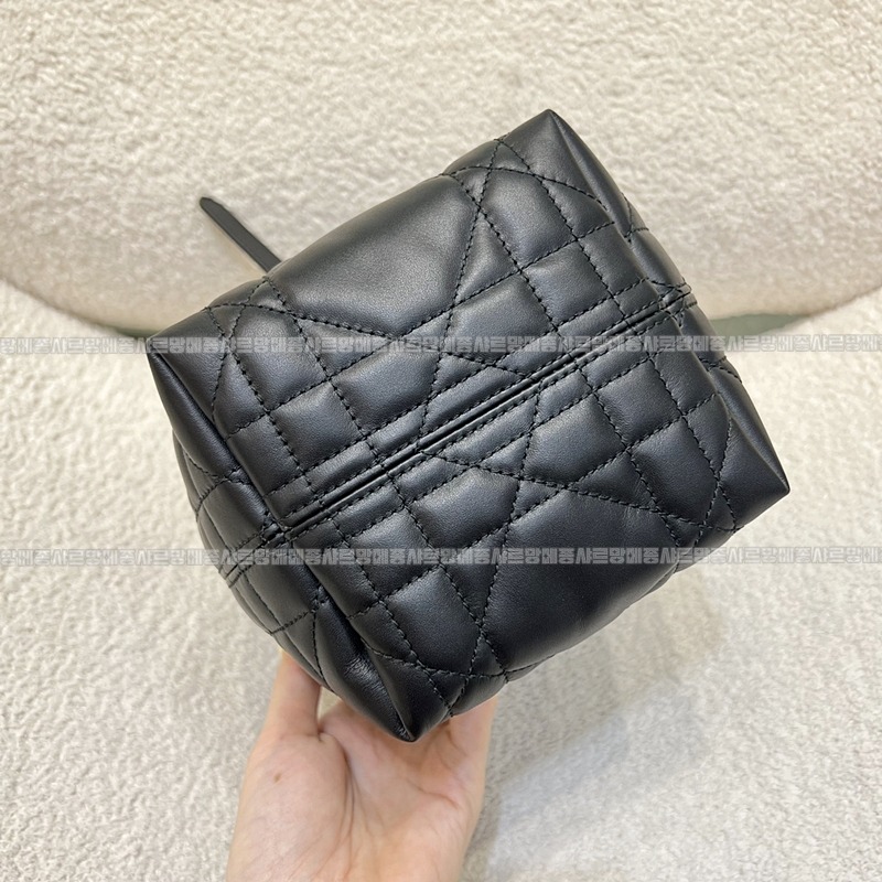 디올뚜주흐미니버티컬토트백  20260407-113722-004루.jpg